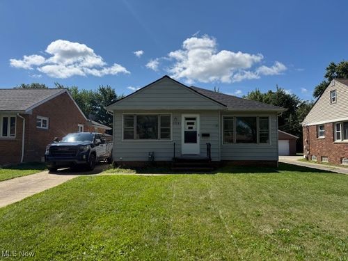 10761 Barrington Blvd, Parma Heights, OH, 44130-4406 | Card Image