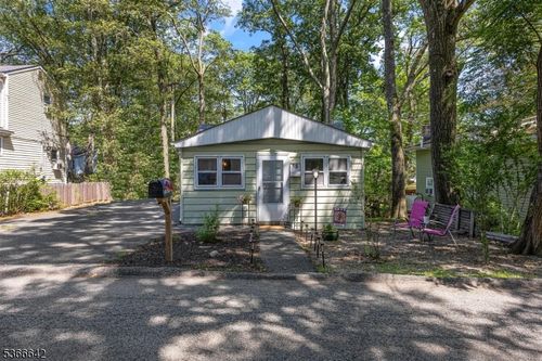 15 Amherst Way, Hopatcong, NJ, 07843-1203 | Card Image