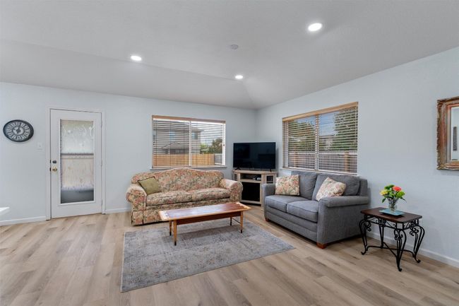 914 Flanagan Dr, House other with 4 bedrooms, 2 bathrooms and 4 parking in Leander TX | Image 8