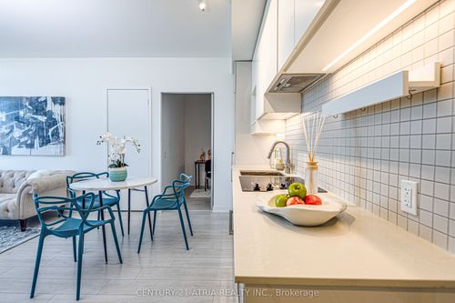 5312-898 Portage Pky, Concord, ON, L4K0J6 | Card Image