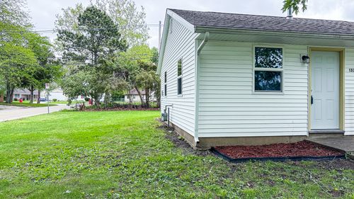 1320 Hedge Rd, Champaign, IL, 61821-2011 | Card Image