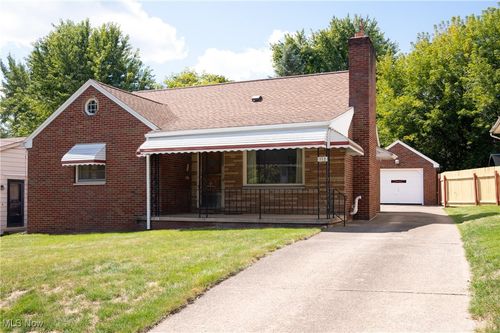 112 Glacier Ave, Youngstown, OH, 44509-2826 | Card Image
