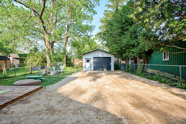 239 Nile St, House other with 4 bedrooms, 2 bathrooms and 8 parking in Stratford ON | Image 44