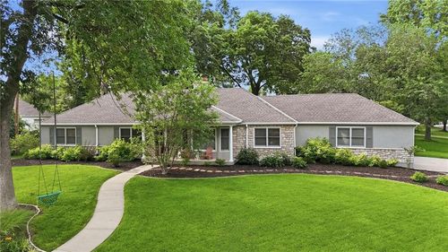 9012 Cherokee Ln, Leawood, KS, 66206-1740 | Card Image