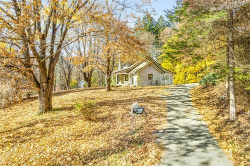 24 Sheridan Dr, Pawling, NY, 12564-1031 | Card Image