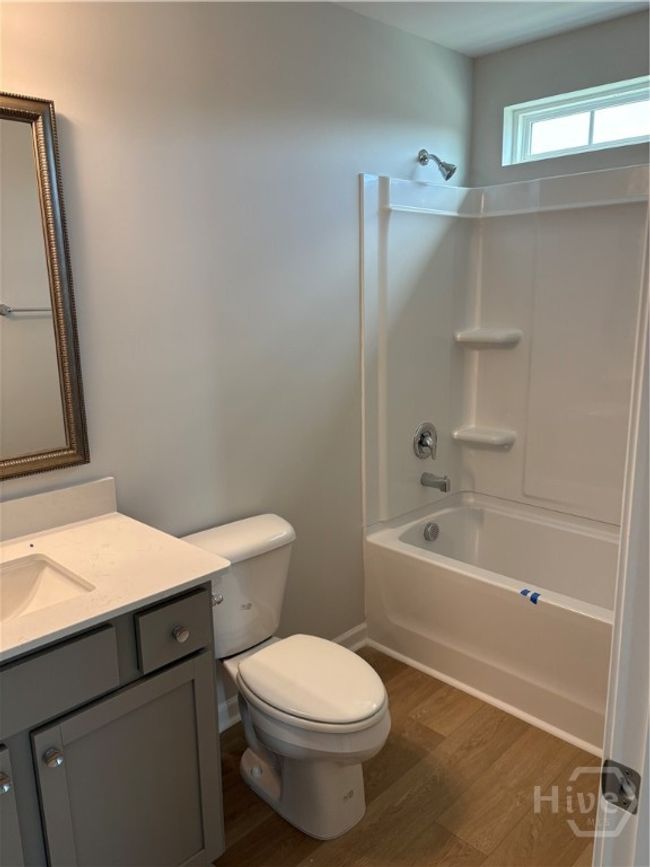 Hall bathroom | Image 12