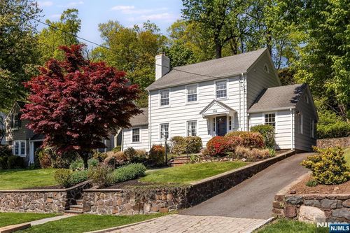582 Highland Ave, Montclair, NJ, 07043-1206 | Card Image