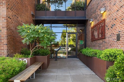 204-3300 Ne 65th St, Seattle, WA, 98115-7368 | Card Image