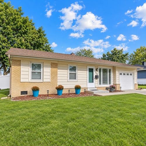 1031 Maple Ln, Elk Grove Village, IL, 60007-4533 | Card Image