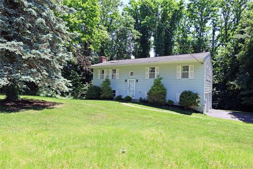 2 Verven Rd, Poughkeepsie, NY, 12603-1723 | Card Image