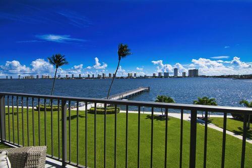 305-3040 Lake Shore Dr, Riviera Beach, FL, 33404-4662 | Card Image