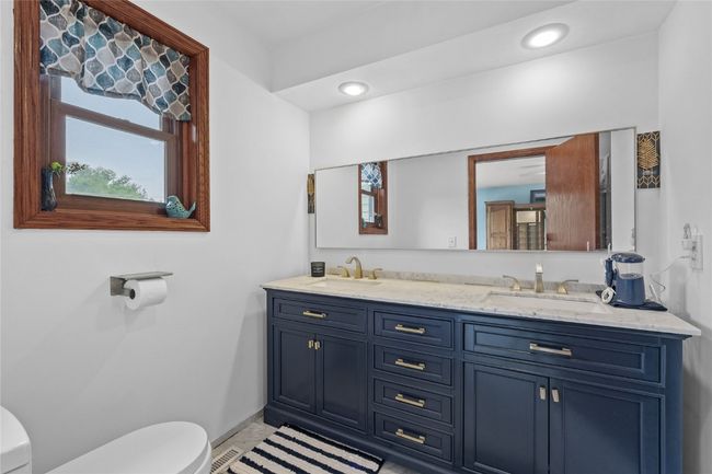 2145 Coldstream Ave Ne, House other with 3 bedrooms, 2 bathrooms and null parking in Cedar Rapids IA | Image 17
