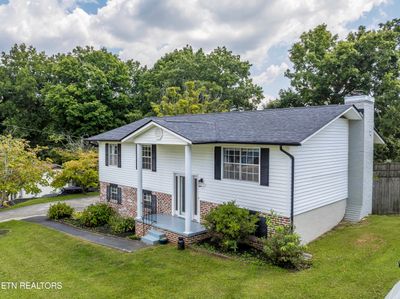 5816 Nw Wooded Acres Drive, House other with 4 bedrooms, 2 bathrooms and null parking in Knoxville TN | Image 3