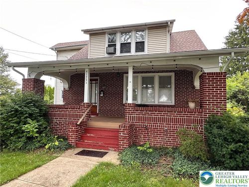 4163 Fairmont St, Coopersburg, PA, 18036-1556 | Card Image