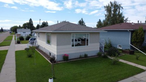 219 4 Ave E, Hanna, AB, T0J0C4 | Card Image