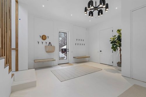 56 Seymour St, Concord, MA, 01742-5754 | Card Image