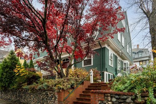 86 Avon Hill St, Cambridge, MA, 02140-3631 | Card Image