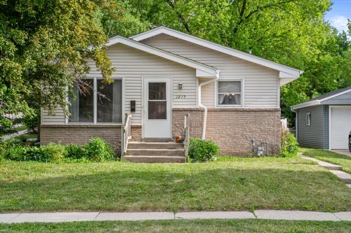 1215 Oscar St, Waukesha, WI, 53186-2540 | Card Image