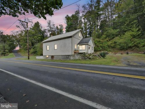 651 Deturksville Rd, Pine Grove, PA, 17963-7904 | Card Image