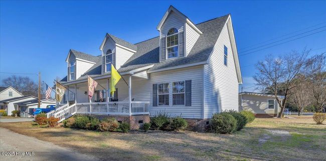 FRONT EXTERIOR SIDE VIEW | Image 40