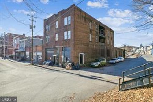 326 W Broad St, TAMAQUA, PA, 18252-1836 | Card Image