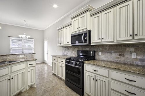 9104 Scarlet Blvd, Yukon, OK, 73099-8905 | Card Image
