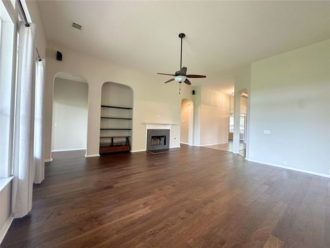 136 Mountain Laurel Way, House other with 4 bedrooms, 3 bathrooms and 7 parking in Austin TX | Image 7