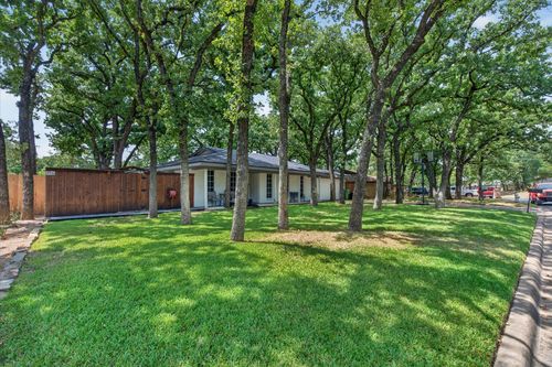 1317 W Redbud Dr, Hurst, TX, 76053-6122 | Card Image