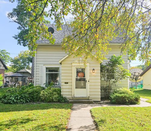 212 E Wyoming St, Redwood Falls, MN, 56283-2120 | Card Image