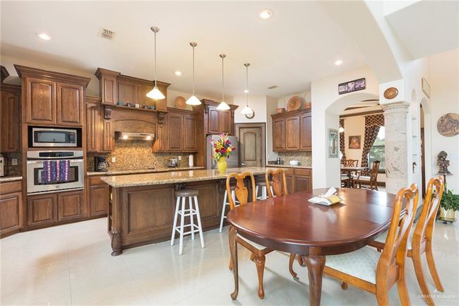 3101 Page Ave, House other with 4 bedrooms, 4 bathrooms and 2 parking in Edinburg TX | Image 6