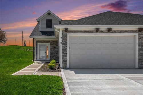 710 Ridge Dr, Smithville, MO, 64089-8328 | Card Image