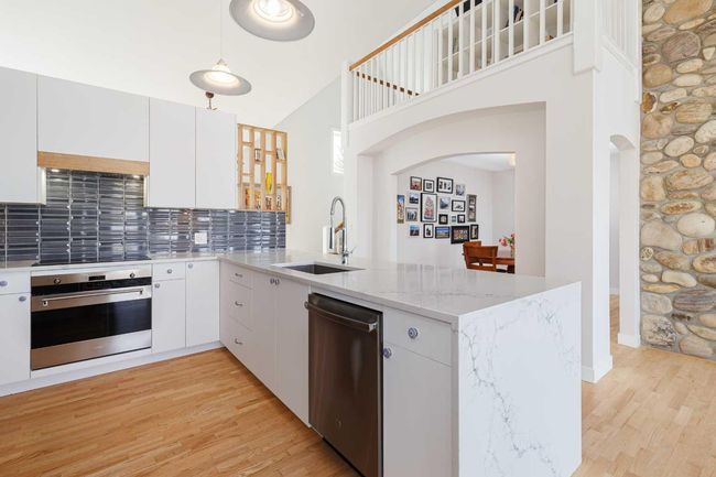 127 Stratton Pk Sw, House other with 4 bedrooms, 3 bathrooms and 4 parking in Calgary AB | Image 9