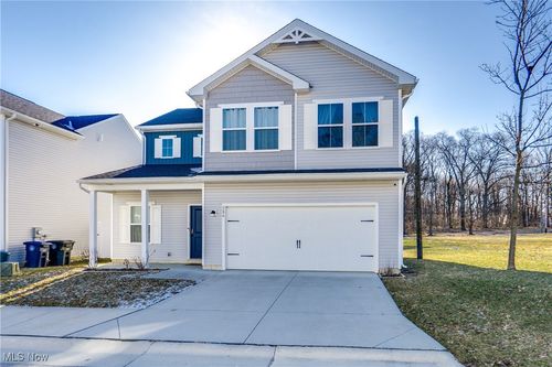 586 Auld Farm Circle, Akron, OH, 44320 | Card Image