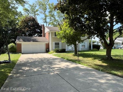 3541 Tothill Dr, Troy, MI, 48084-1045 | Card Image