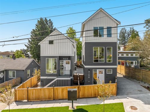 a-915 N 98th St, Seattle, WA, 98103-3211 | Card Image