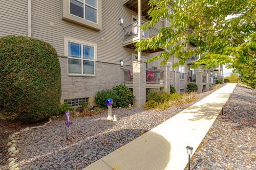 230 Hilldale Dr, Hartford, WI, 53027-2685 | Card Image