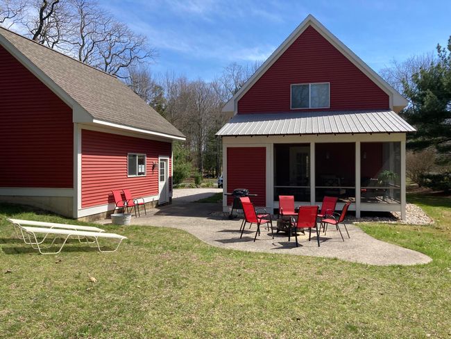 tranquil back yard | Image 42
