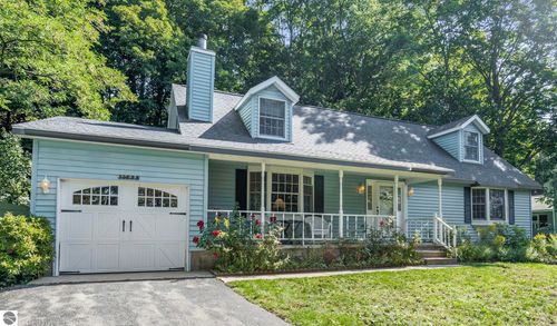 11332 Peninsula Dr, Traverse City, MI, 49686-8290 | Card Image