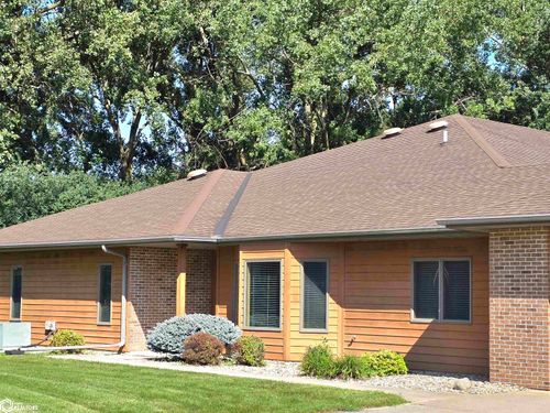 2042 Hunters Ridge Dr, Mason City, IA, 50401-7500 | Card Image