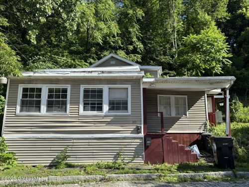 107 Old Mill St, Troy, NY, 12180-5978 | Card Image