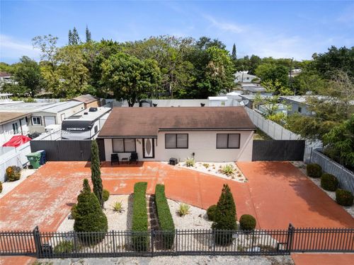 915 Atlantic Ave, Opa-Locka, FL, 33054-3975 | Card Image