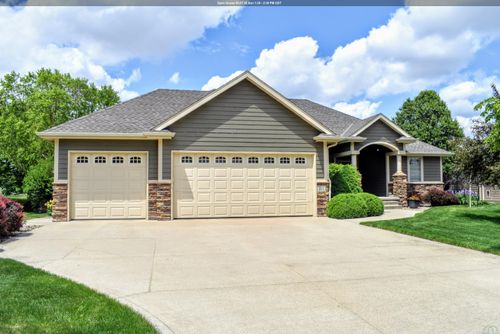 211 E Sawgrass Trl, Dakota Dunes, SD, 57049-5243 | Card Image