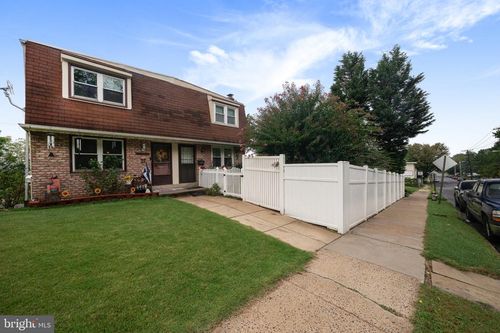 1126 N Front St, READING, PA, 19601-1418 | Card Image