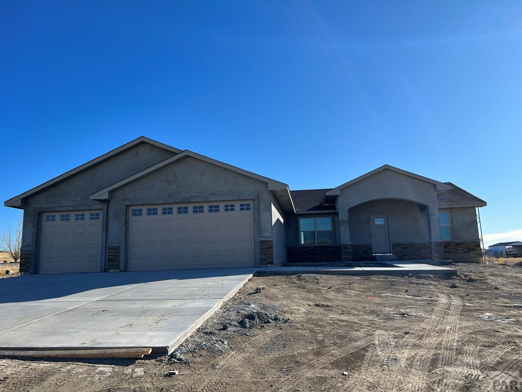 Longsdale Dr, Pueblo, CO 81007