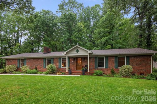 126 Mockingbird Dr, Hendersonville, NC, 28792-6549 | Card Image