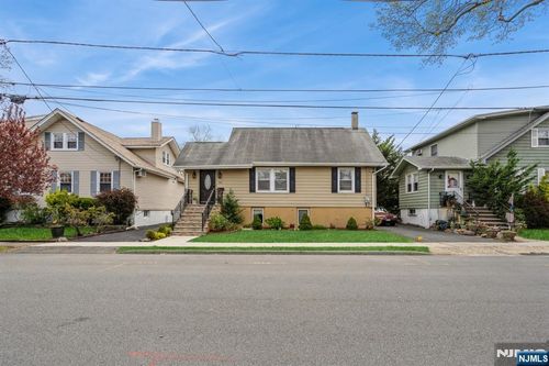 512 Russell Ave, Ridgefield, NJ, 07657-2111 | Card Image
