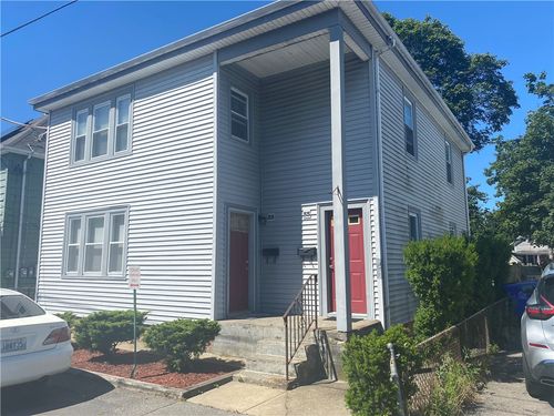 33 Pine St, Riverside, RI, 02915-4445 | Card Image