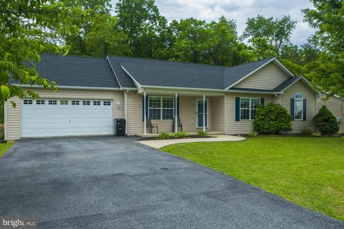 127 Jetta Cir, MARTINSBURG, WV, 25403-2389 | Card Image