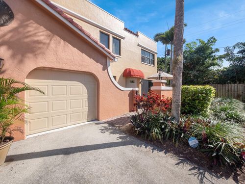 77 Uno Lago Dr, Juno Beach, FL, 33408-2665 | Card Image