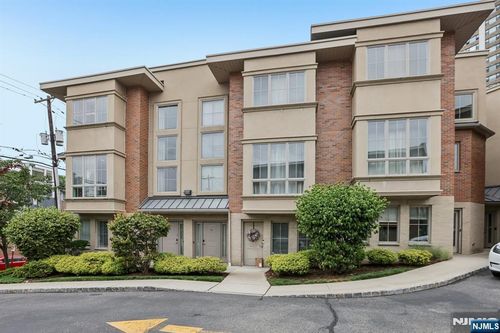 200 Laird Ave, Cliffside Park, NJ, 07010-1285 | Card Image